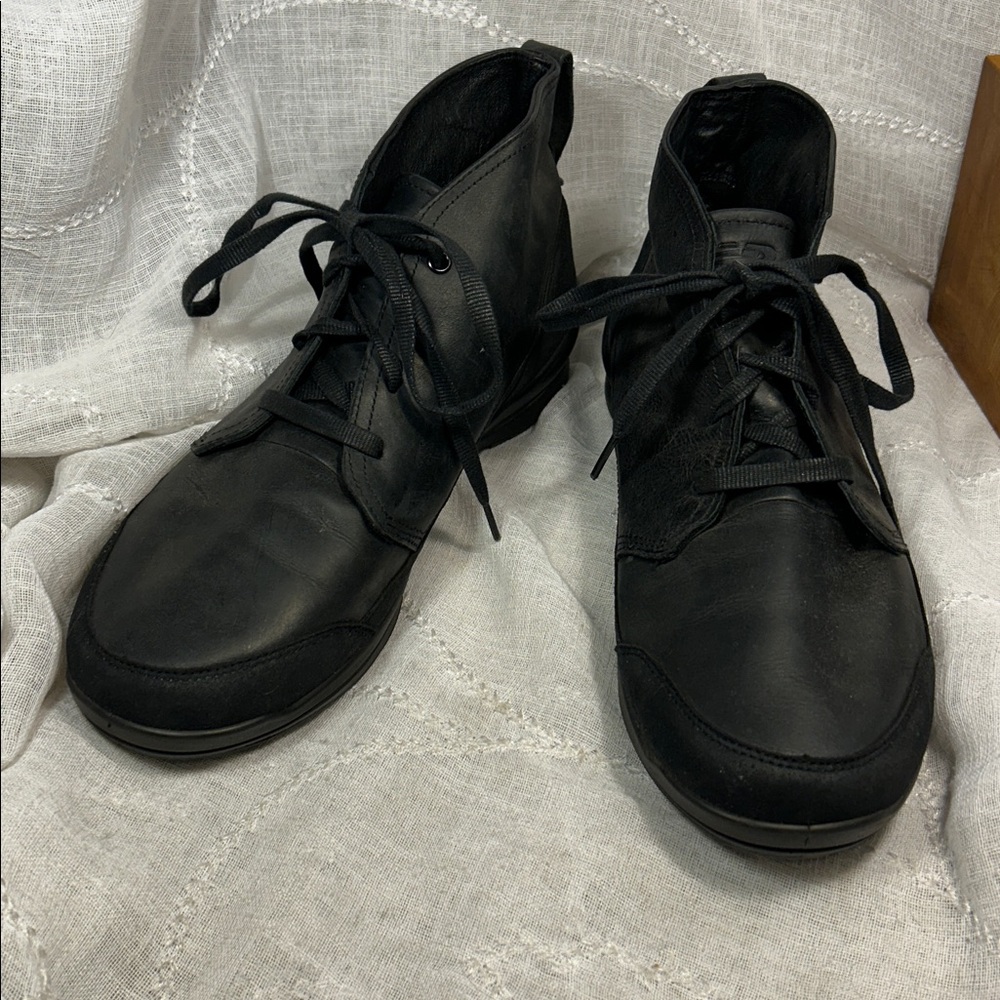 Under Armour leather lace up chukka boots